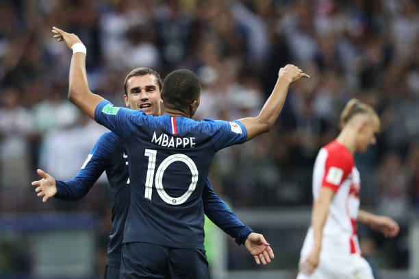 他的存在不 他的存在不