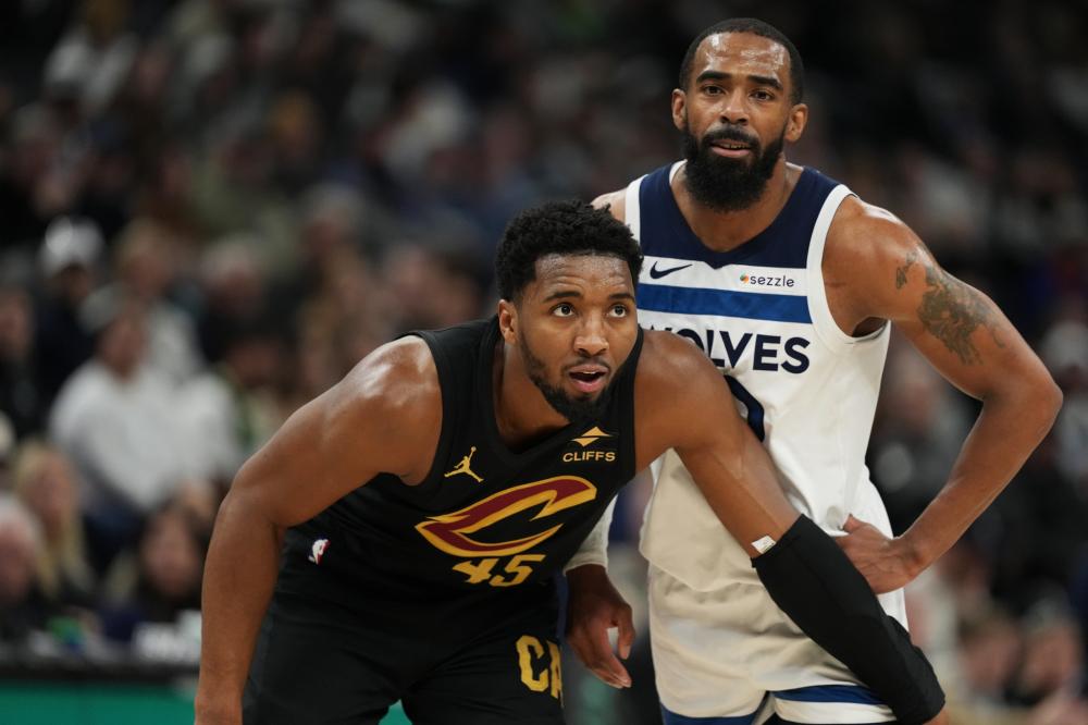 争冠形势异 争冠形势异